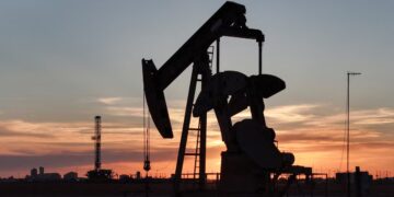 Oil Slips as Iran Ceasefire Holds and Trump Heads to China