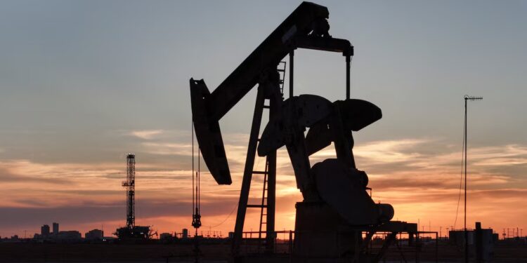 Oil Slips as Iran Ceasefire Holds and Trump Heads to China