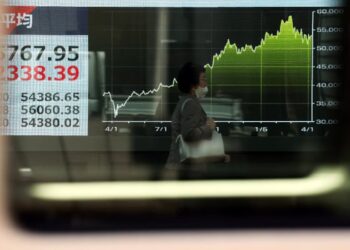Asian Stocks Slip as Inflation Fears Rattle Markets