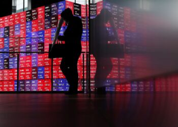 Oil prices edge higher as strikes cloud US Iran peace hopes