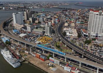 Nigeria growth eases in first quarter despite reform push