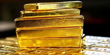 Gold declines as oil market volatility heightens inflation concerns