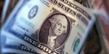 Emerging market currencies weaken as stronger US dollar tempers equity optimism despite lower oil prices
